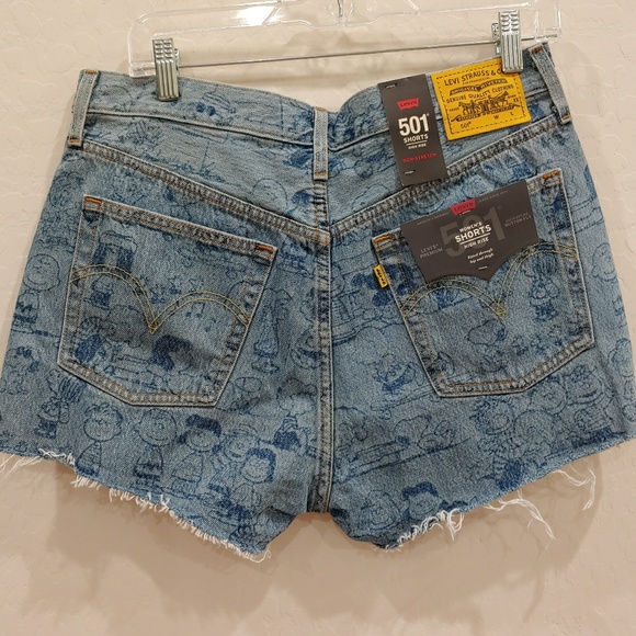 levi's peanuts shorts